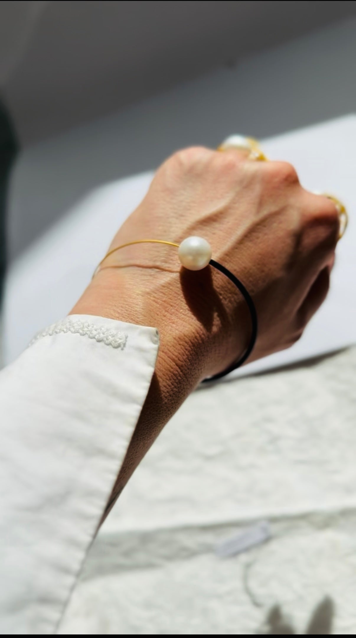 Brățară Perlă – bijuterie contemporană, cu perla ca element central